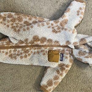Patagonia Baby Furry Friends Fleece Bunting Tuber Tan spot snowsuit